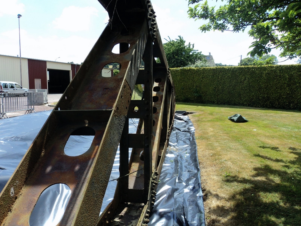20110601 WHALE:BALEINE MOVES FROM BRÉCEY TO VIRE Bill Twohigg 083.jpg